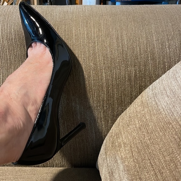 Stuart Weitzman Heels in Black and Tan - Picture 16 of 16